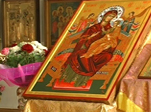 Подарок — вышитую золотом икону Петра и Февронии