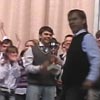 Сцену озаряли шутки, а зал потрясали овации