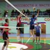 Дома и стены помогают
