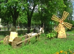 Подари украшение школе
