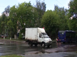 Водитель внедорожника сбил молодую девушку