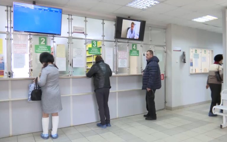 Сбил, отвёз домой и уехал. Около суток сотрудники ГИБДД разыскивали водителя-участника ДТП на улице Щербакова