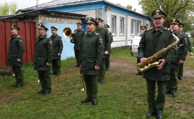 «Парад» у дома ветерана
