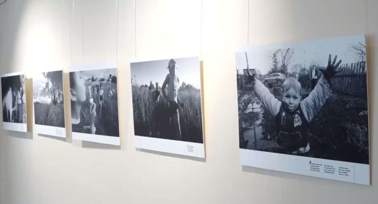 Муромский музей приглашает вас на выставку «Семья» известного фотографа Сергея Скуратова