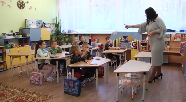 Свой профессиональный праздник отмечают воспитатели