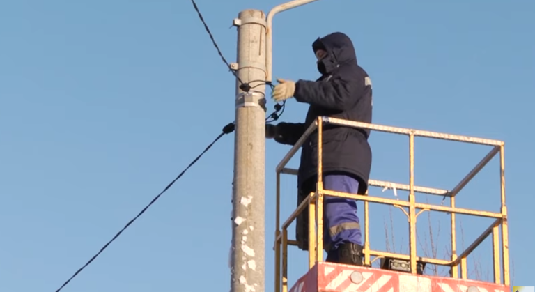 Дополнительные опоры электрического освещения установили на улице Свердлова