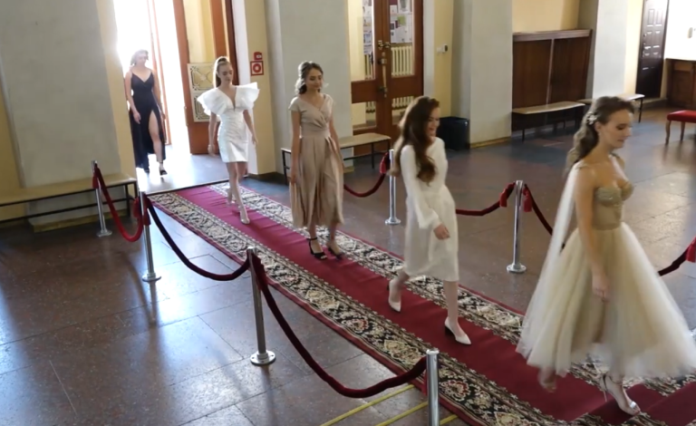 «Золотые дети». В Муроме сегодня поздравляли лучших из лучших — золотых медалистов
