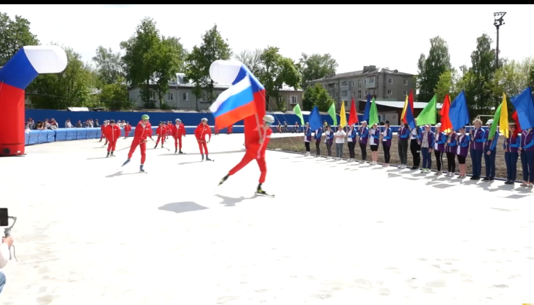 В Муроме на стадионе «Энергия» состоялось торжественное открытие нового спортивного объекта — ледовой дорожки с искусственным покрытием