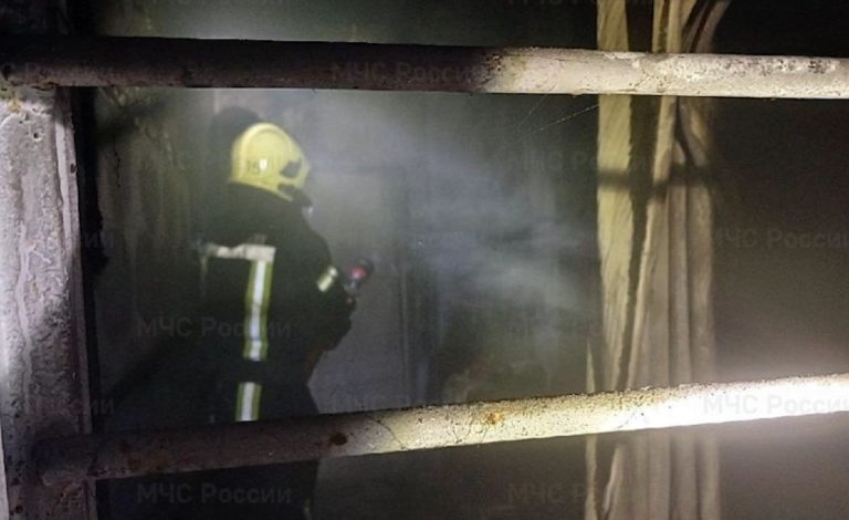 Пожар на Пролетарской: из горящего дома эвакуировали 20 человек, из них — 4 ребенка