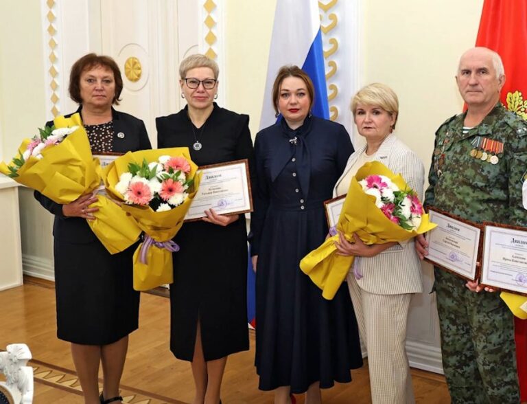 Командира поискового отряда «Гастелловец» наградили за достижения в патриотическом воспитании молодёжи