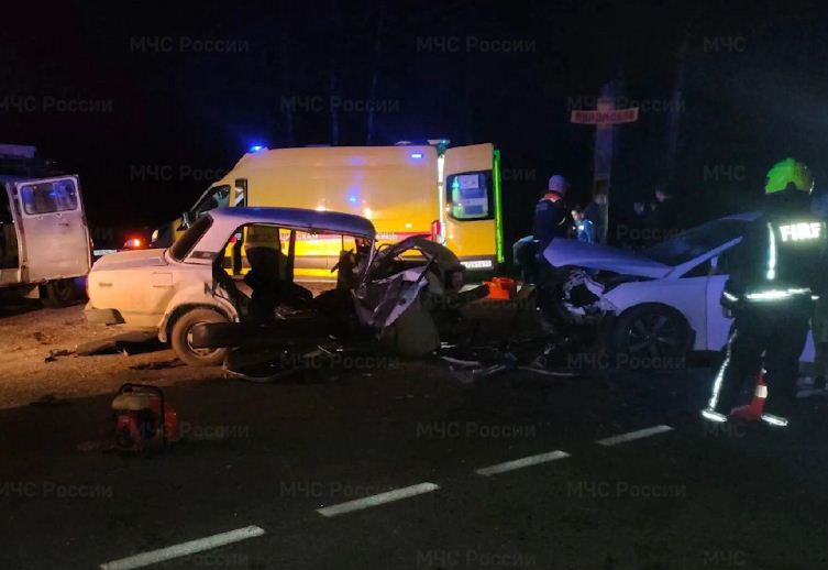 В Муроме пострадавших в ДТП зажало в легковушках